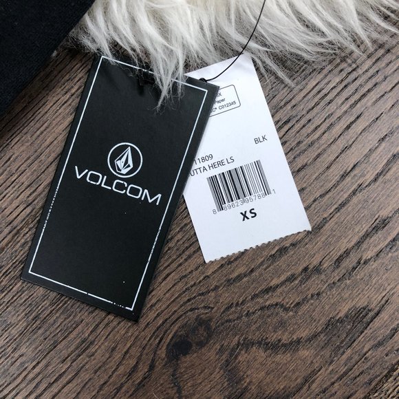 Volcom Junior's 3/4 Sleeve Scalloped ~Top - Picture 4 of 4